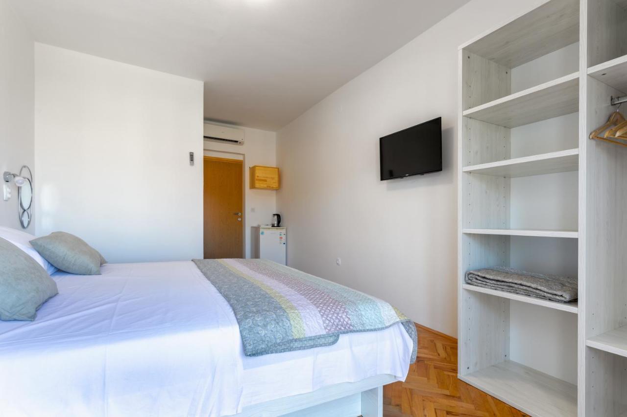 Apartments Luksa - Zf Hvar Hvar Town Exterior photo