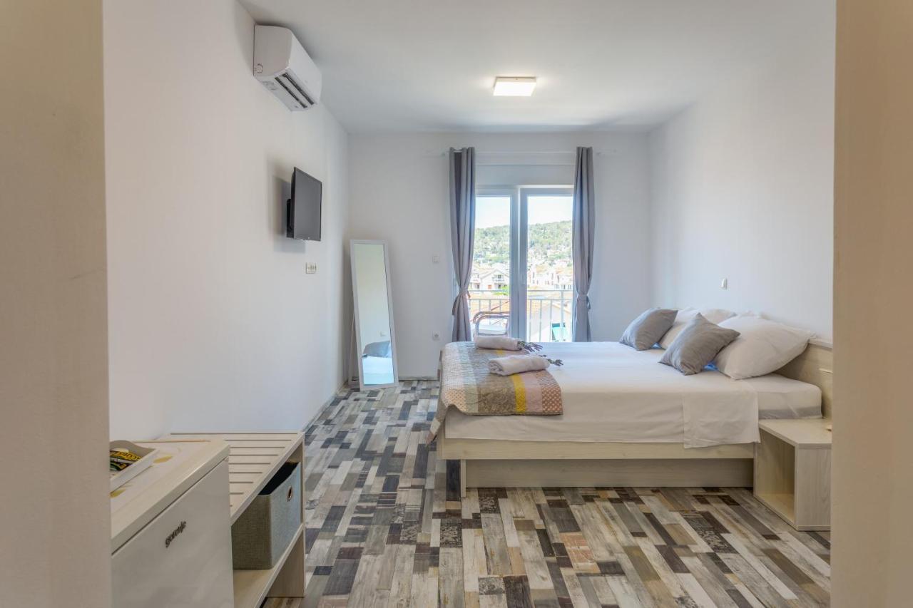 Apartments Luksa - Zf Hvar Hvar Town Exterior photo